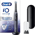 Oral-B iO7 elektrische tandenborstel met revolutionaire magnetische technologie, geschenken voor dames en heren, app-aangesloten handvat, 1 tandenborstelkop en reiskoffer, 5 modi met tanden bleken, zwart